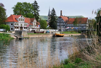 Wanfrieder Schlagd an der Werra mit Bootsanlegestelle, Gasthaus, Hafenkai und gro?em Lagerhaus