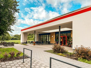 Moderne Außenansicht vom Hofladen St. Johannesstift in Ershausen