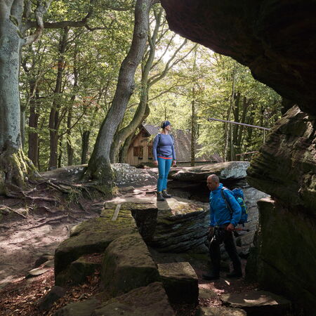 Wanderer an der Teufelskanzel im Eichsfeld