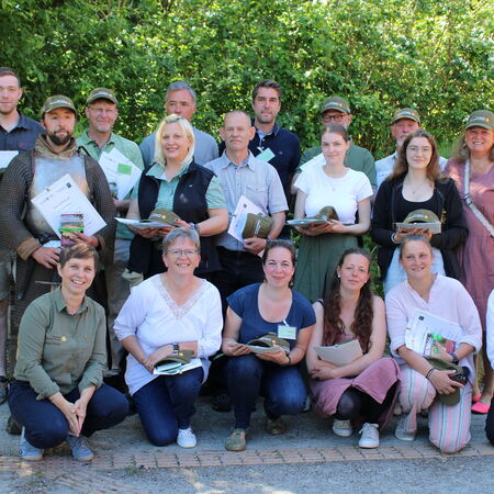 Mit einem Strahlen im Gesicht erhielten 15 neue zertifizierte Natur- und Landschaftsführer(innen) ihre Auszeichnung.