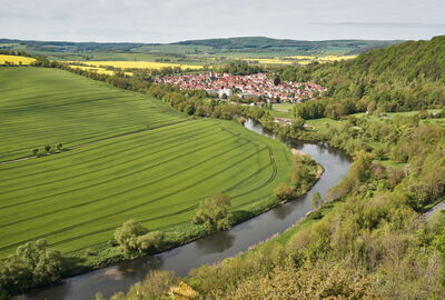 Ausblick von den Ebenauer Köpfen auf Creuzburg und das Werratal