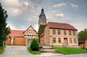 Gemeindehaus vor der St. Johannes Kirche in Niederdorla