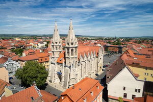 Mühlhausen: Die Divi Blasii Kirche und Umgebung aus der Vogelperspektive fotografiert.