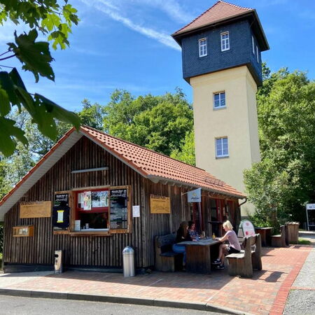 Imbiss "Wander-Rast" vor dem Wasserturm im Naturparkzentrum Fürstenhagen