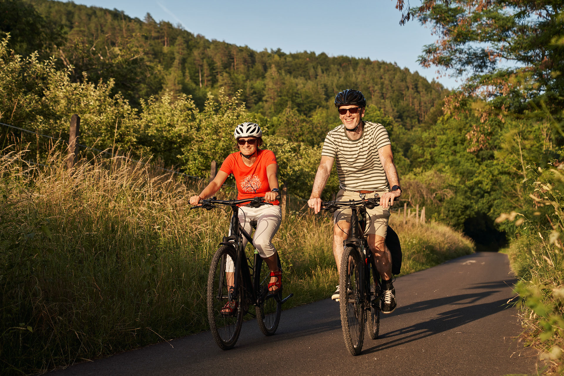 Radfahrer auf dem Werratalradweg bei Falken